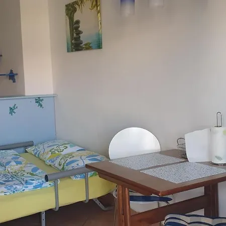 Laguna 20, 20a * Изола