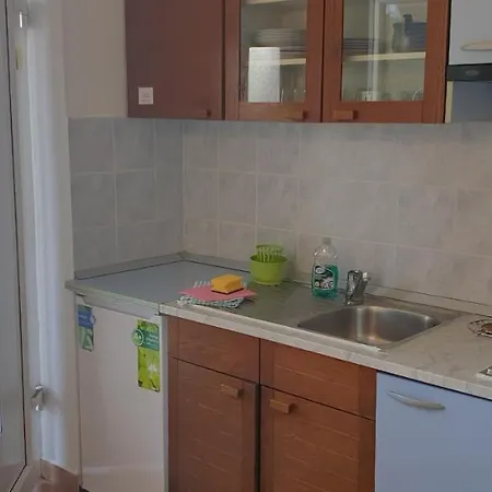 Laguna 20, 20a * Izola