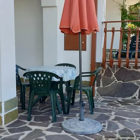 Laguna 20, 20a * Izola