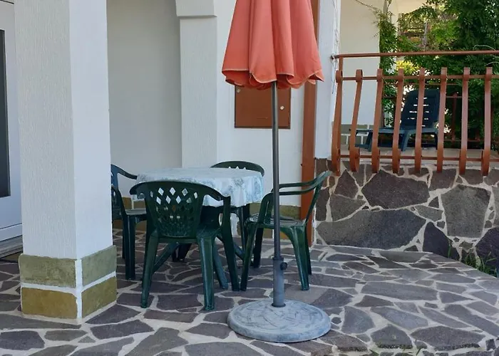 Laguna 20, 20a * Izola