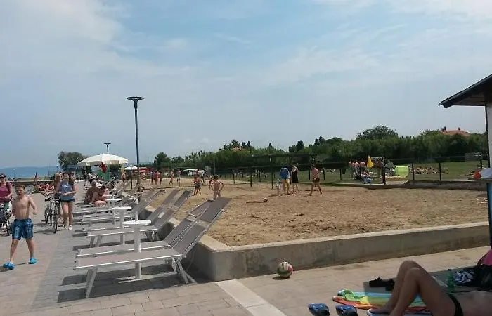 Laguna 20, 20a * Izola